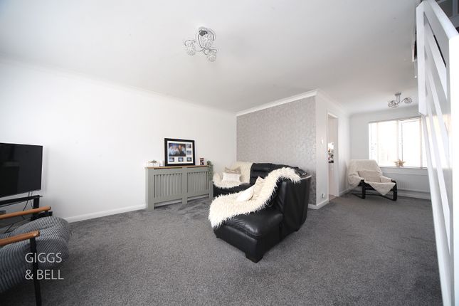18 Hardwick Green, Luton, Bedfordshire photo 3