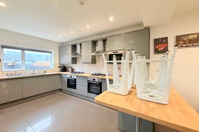 Room 4, 13 Finsbury Terrace, Swansea photo 3