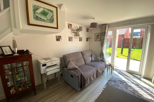 18, Fry Grove, Bedford photo 3