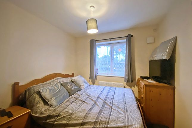 1, Honey Court, Farnborough photo 4