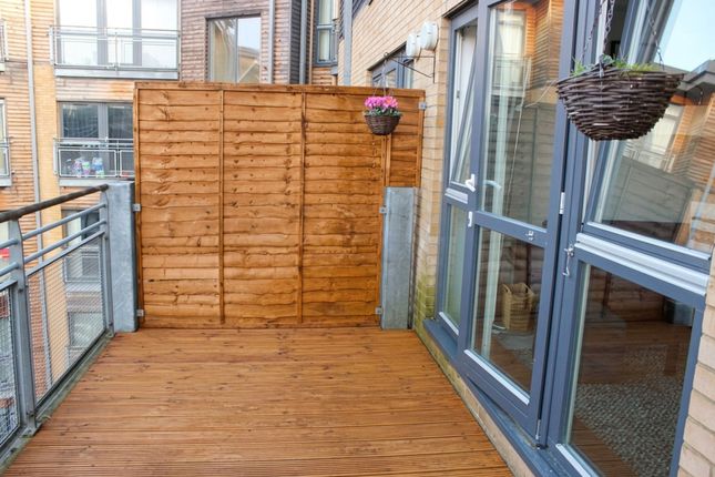 Flat 43, Limehouse Lodge Harry Zeital Way, London photo 4