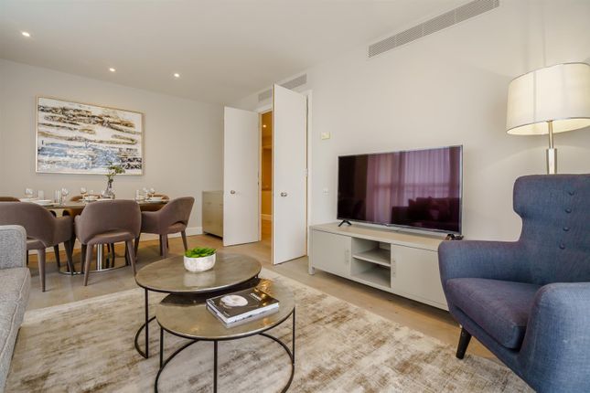 Thumbnail Flat to rent in Circus Apartments, Docklands