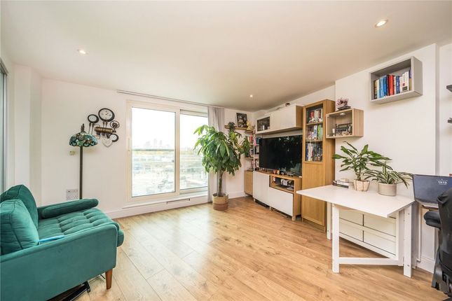 1-bed flat on Flat 1003, 21, St. George Wharf, London, £350,000