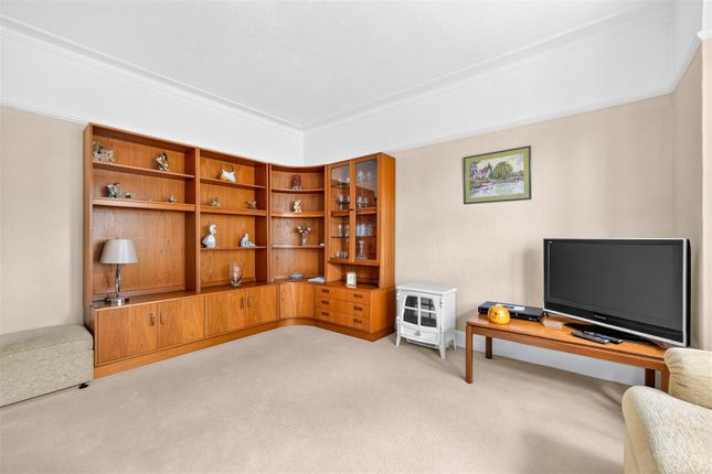 101, Beechwood Gardens, Ilford photo 4