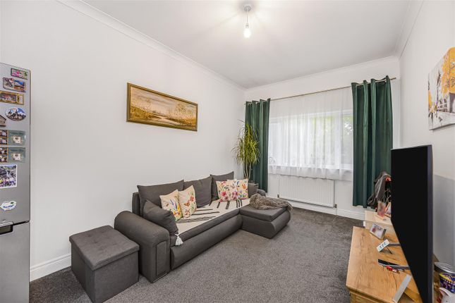 Manor Court, North Chingford photo 2