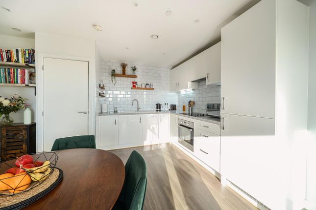 56 Grosvenor Court, Adenmore Road, London photo 4