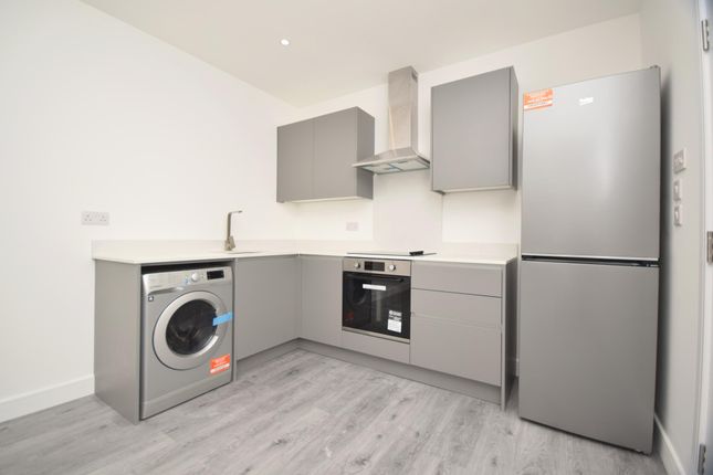 Flat 6 41-43, Town Centre, Hatfield photo 3