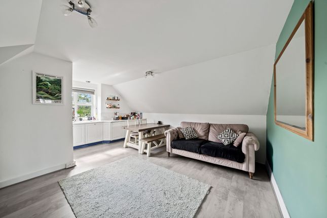 3 Harby Browe Grafton Close, Worcester Park photo 2