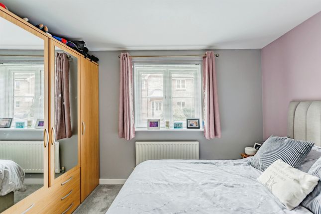 Flat for sale in Tylehurst Drive, Redhill