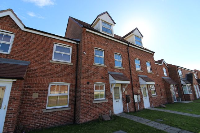 Thumbnail Town house to rent in Whimbrel Chase, Scunthorpe