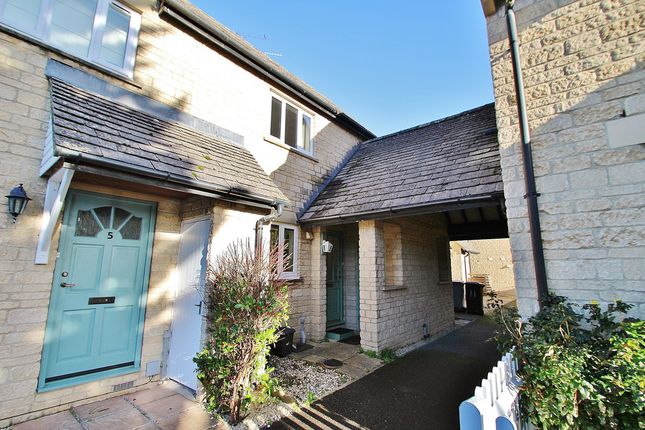 Terraced house for sale in Kingsfield Crescent, Witney