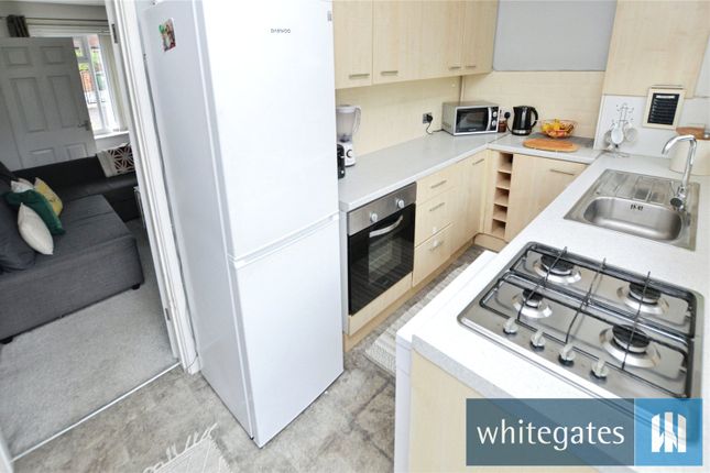 102, Winrose Avenue, Leeds photo 4