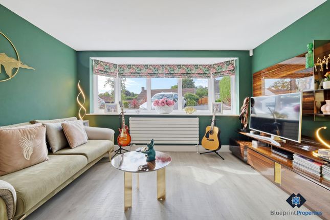4, Hillwood Close, Brentwood photo 3
