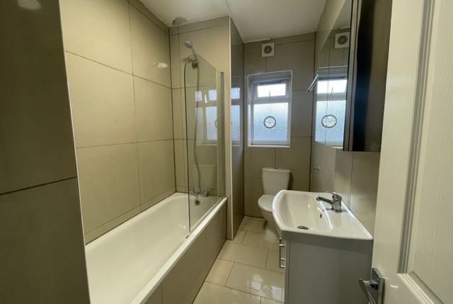 Flat for sale in Montrose Court, Montrose Court, Colindale