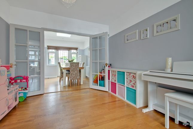 148, Wadham Gardens, Greenford photo 2
