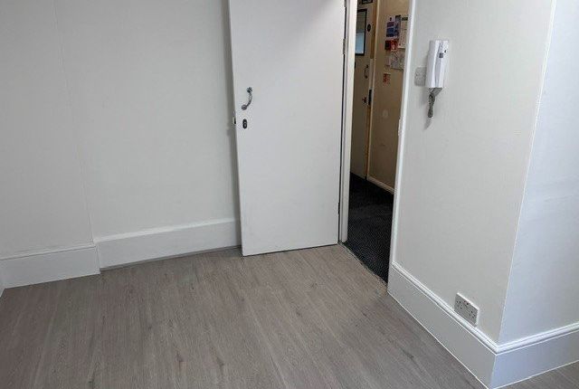 Studio house on 2@6, King Street, Hammersmith, £860/mo