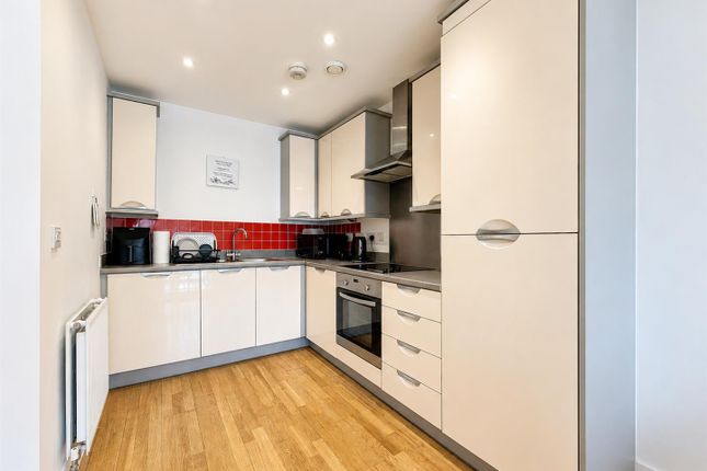 39 Featherstone Court, Featherstone Road, Southall photo 2