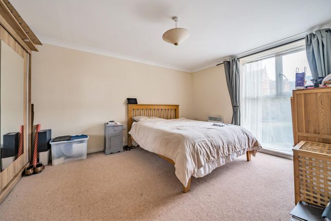 Flat for sale in Lee Heights, Bambridge Court, Maidstone