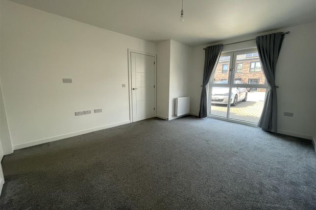 18, Kestrel Way, Perth photo 2