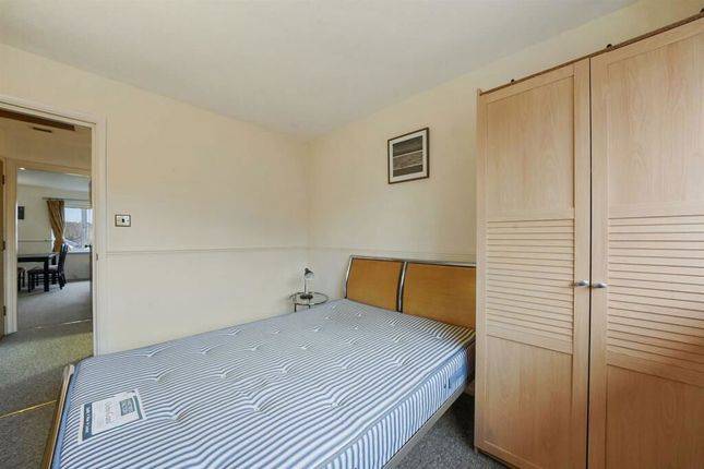 Flat for sale in Goodwin Close, London