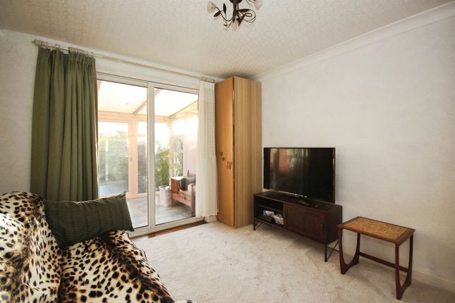 37, Moat Avenue, Coventry photo 3