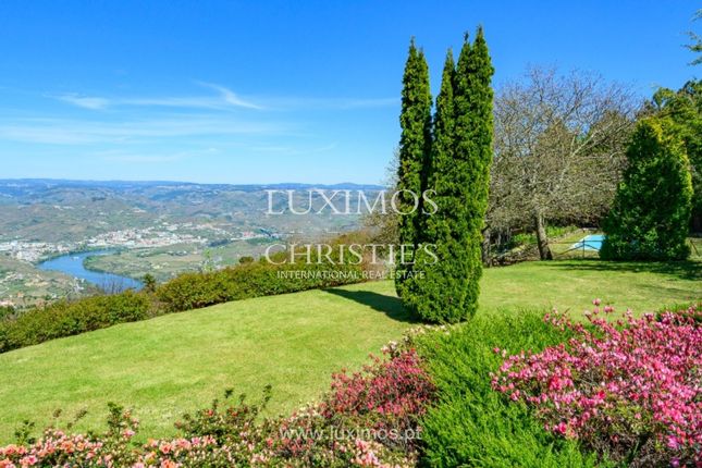 Farmhouse for sale in 5100 Lamego, Portugal