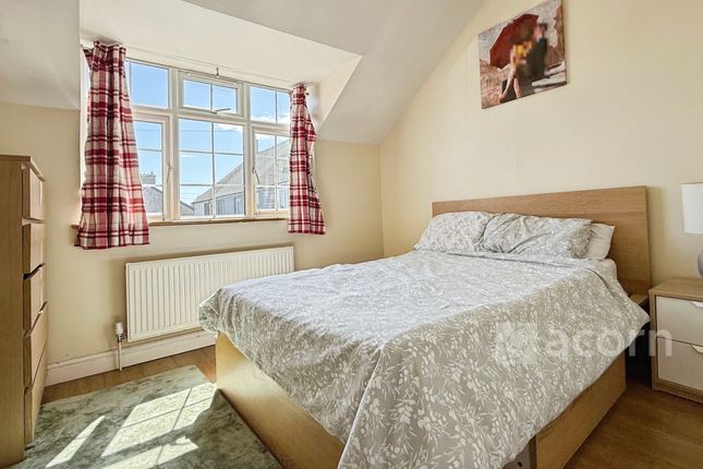 16, East Holme, Erith photo 5