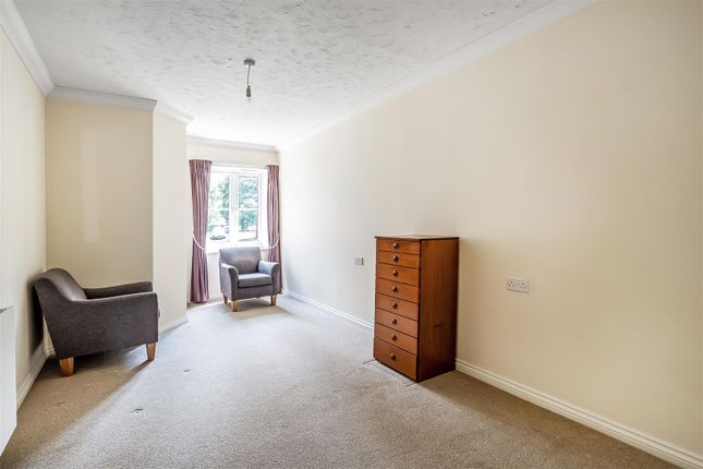 Flat 18, Headley Lodge, Leatherhead Road, Ashtead photo 4