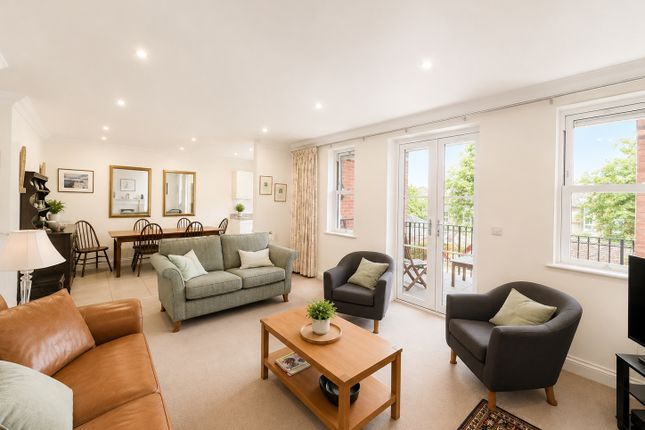 6 Cedar Court,, Humphris Place, Gloucestershire photo 2
