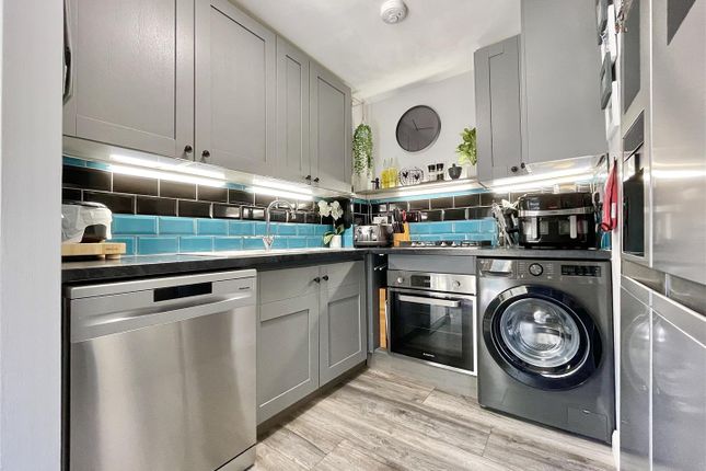 flat 2, 38, Grangecroft road, Portland photo 3