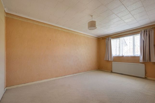 3 Quilters Close, Basildon, Essex photo 4