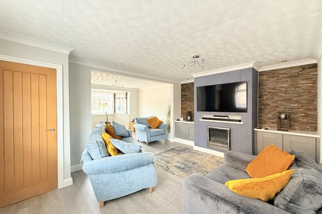 19, Everest Avenue, Ashton-Under-Lyne photo 2