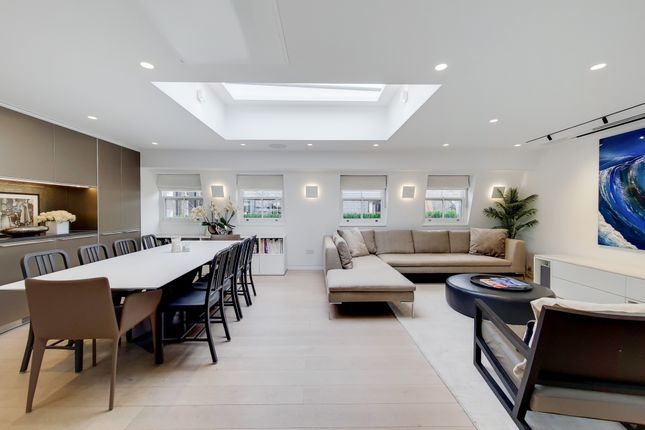 Mews house for sale in Thornton Place, London