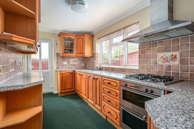 3, Hollytree Gardens, Camberley photo 3