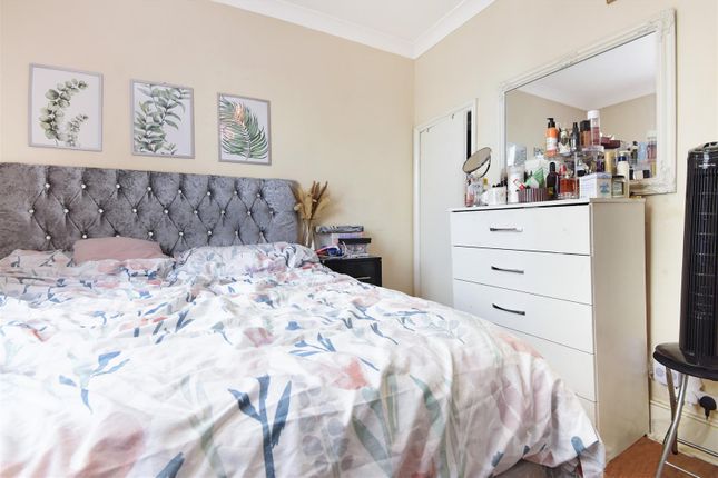 Flat for sale in Dudley Road, London