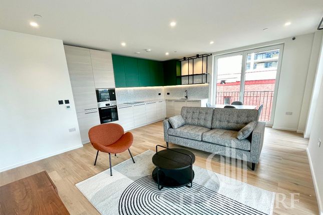 Flat to rent in Curlew House, 1 Hawser Lane, London