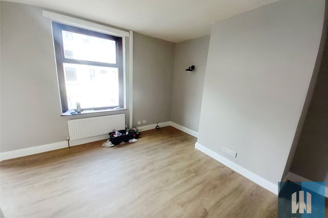 5, Schofield Lane, Huddersfield photo 2