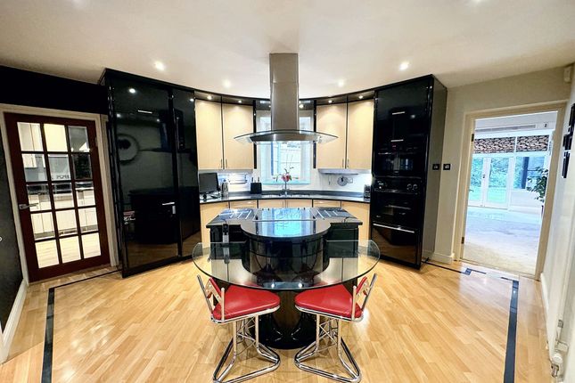 32 Sedgley Park Road, Manchester photo 2