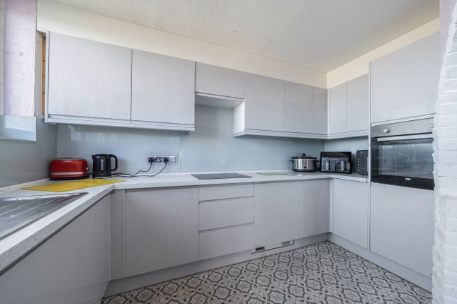 41, Manor Lea, Worthing photo 3