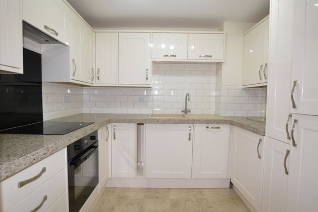 Flat 21, Castle Court Cary Park, Babbacombe Torquay Devon, Torquay photo 2