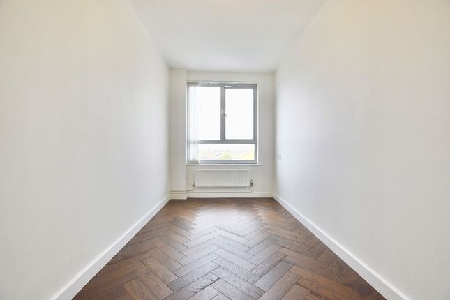 Flat to rent in Cundy Road, Custom House