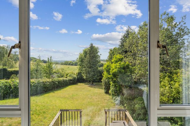 115 Holtspur Top Lane, Beaconsfield photo 4