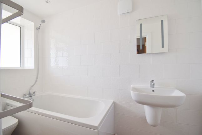 Flat 5, Araby Corner, Shepperton photo 4
