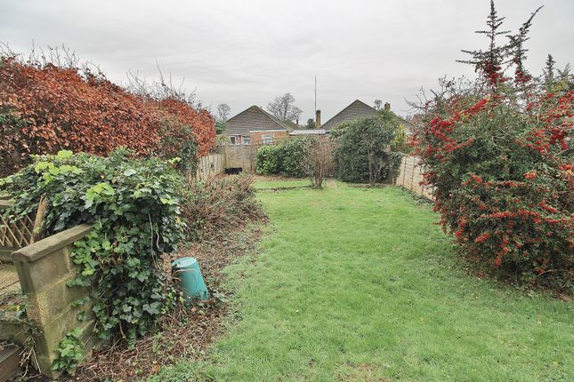 15, Ash Close, Waterlooville photo 2