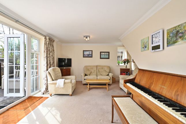 17 Mortley Close, Tonbridge photo 2