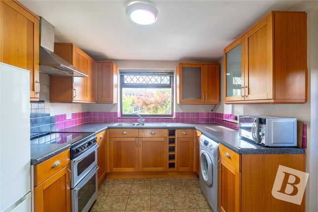 38, Broadhurst Walk, Rainham photo 4