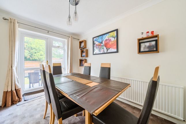 2, Danebury Gardens, Eastleigh photo 4