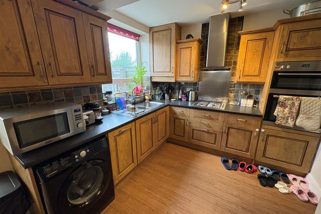 161, Moore Avenue, Bradford photo 3