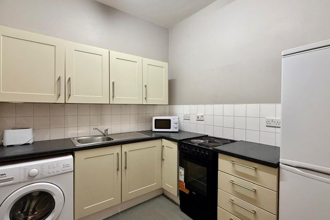Flat 1, 14, Nelson Street, Dewsbury photo 3