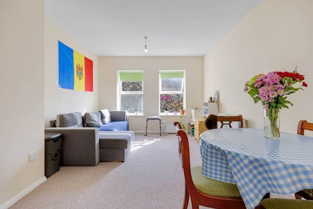 106, Aaron Hill Road, London photo 3